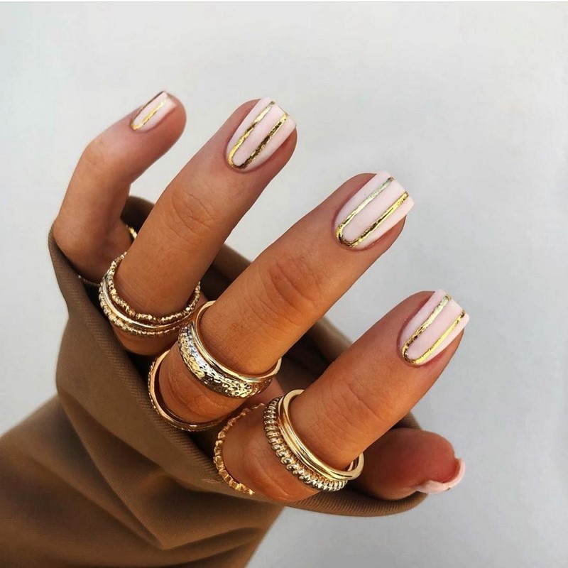 Стильный маникюр на короткие ногти 2026: лучшие идеи, новинки, тенденции — фото