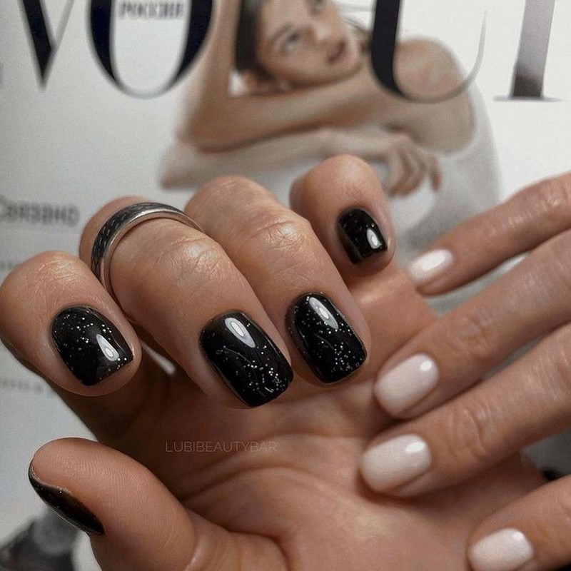 Стильный маникюр на короткие ногти 2026: лучшие идеи, новинки, тенденции — фото