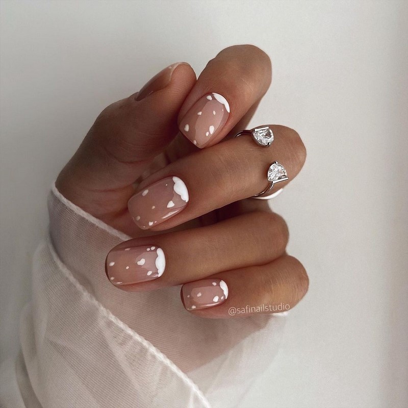 Стильный маникюр на короткие ногти 2026: лучшие идеи, новинки, тенденции — фото