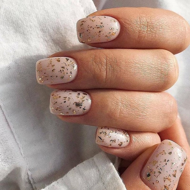 Стильный маникюр на короткие ногти 2026: лучшие идеи, новинки, тенденции — фото