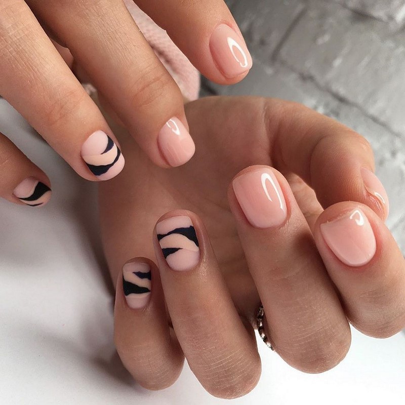 Стильный маникюр на короткие ногти 2026: лучшие идеи, новинки, тенденции — фото