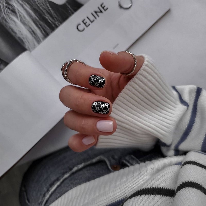 Стильный маникюр на короткие ногти 2026: лучшие идеи, новинки, тенденции — фото