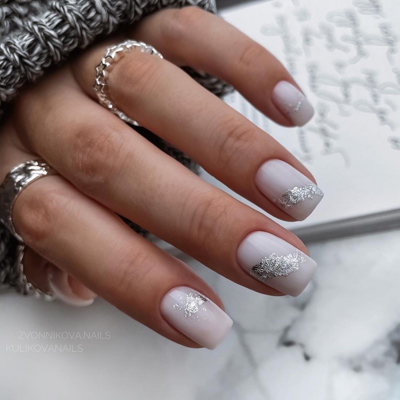 Стильный маникюр на короткие ногти 2026: лучшие идеи, новинки, тенденции — фото