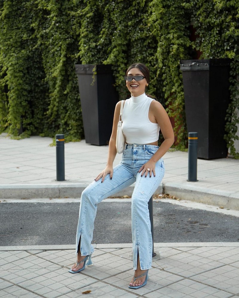 Стильные джинсы 2026 года: новинки, тренды, модные образы — фото