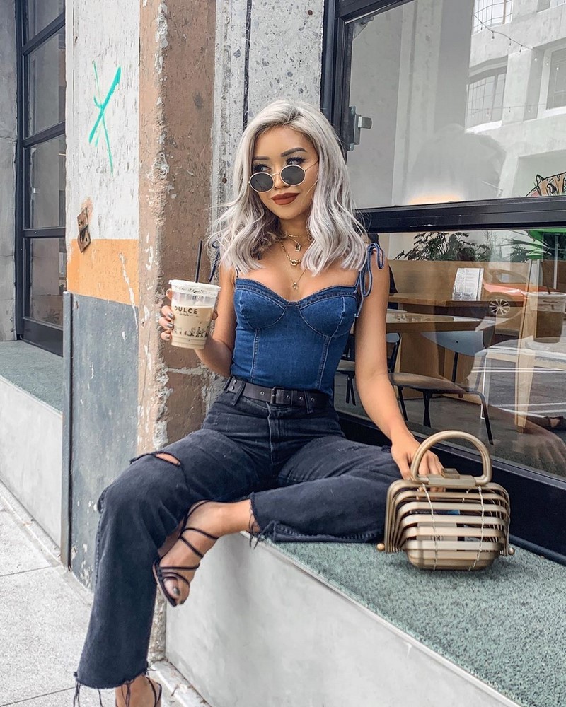 Стильные джинсы 2026 года: новинки, тренды, модные образы — фото