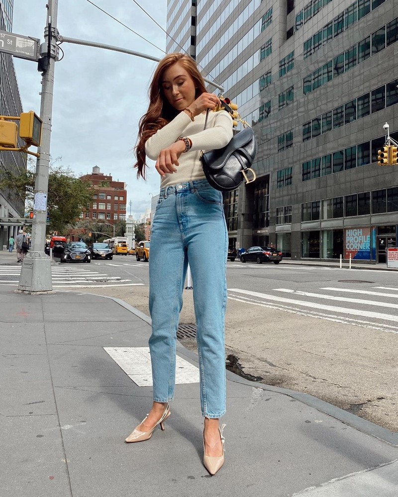 Стильные джинсы 2026 года: новинки, тренды, модные образы — фото