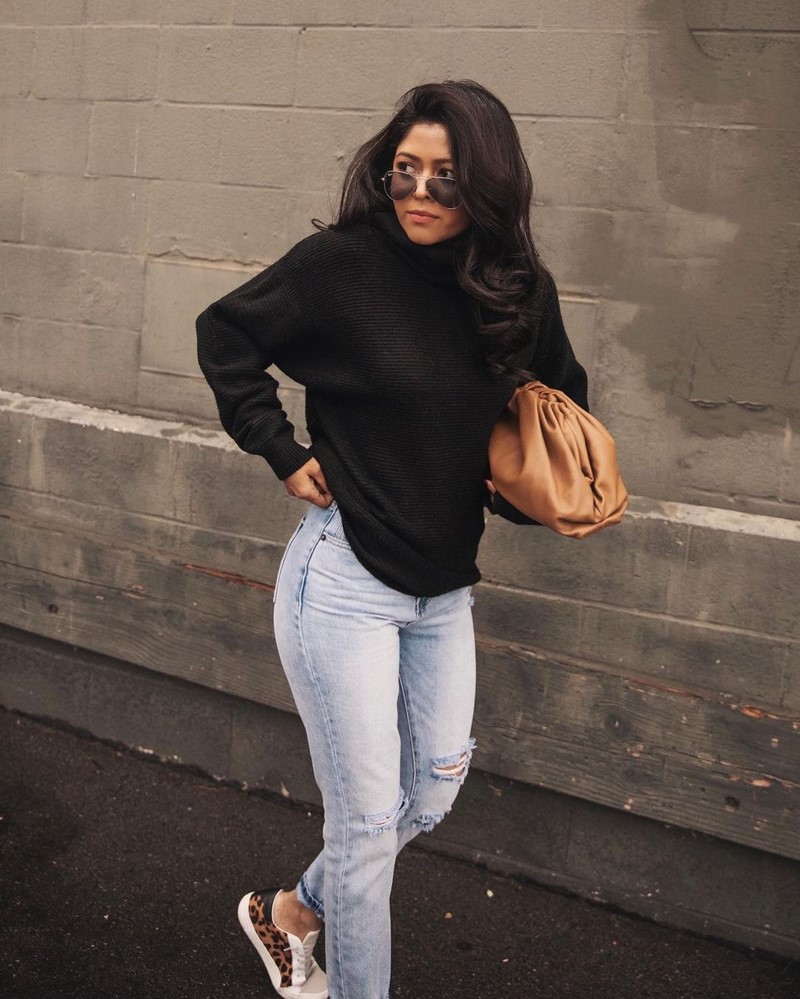 Стильные джинсы 2026 года: новинки, тренды, модные образы — фото