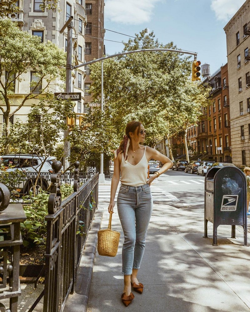 Стильные джинсы 2026 года: новинки, тренды, модные образы — фото