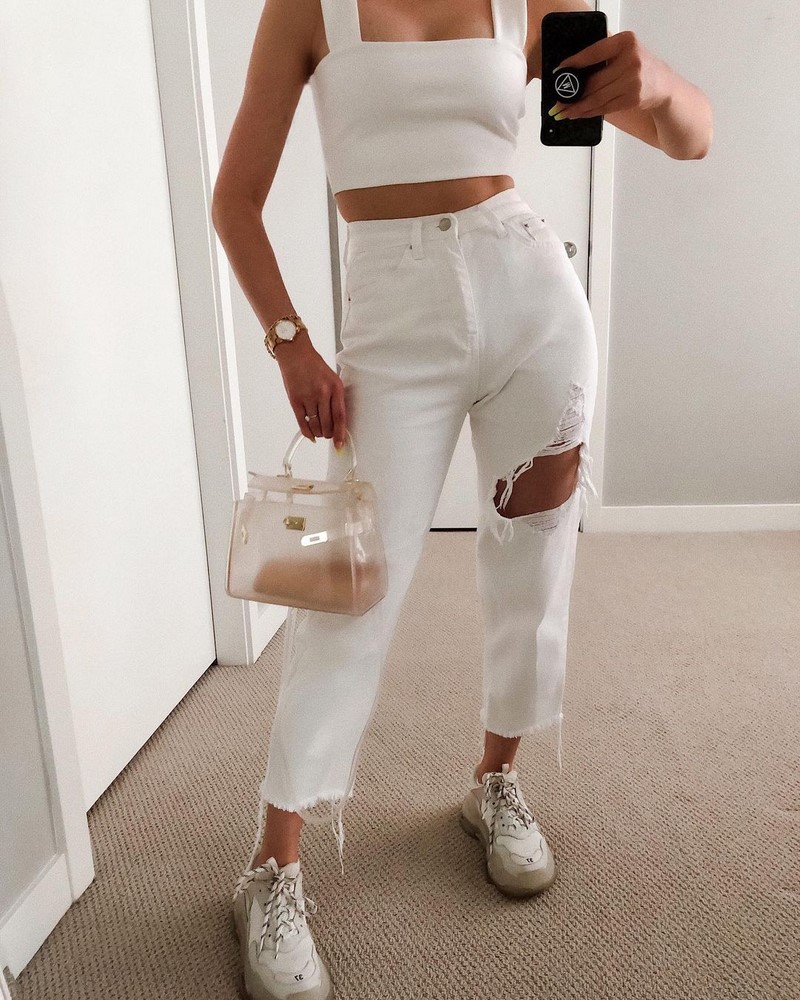 Стильные джинсы 2026 года: новинки, тренды, модные образы — фото