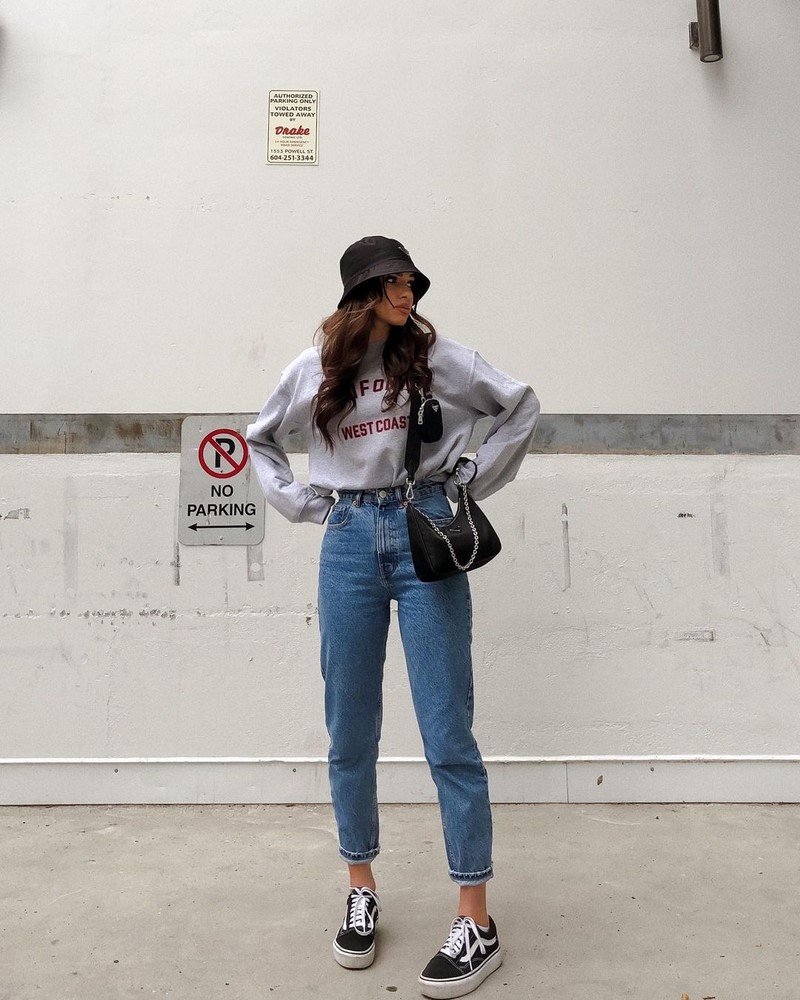 Стильные джинсы 2026 года: новинки, тренды, модные образы — фото