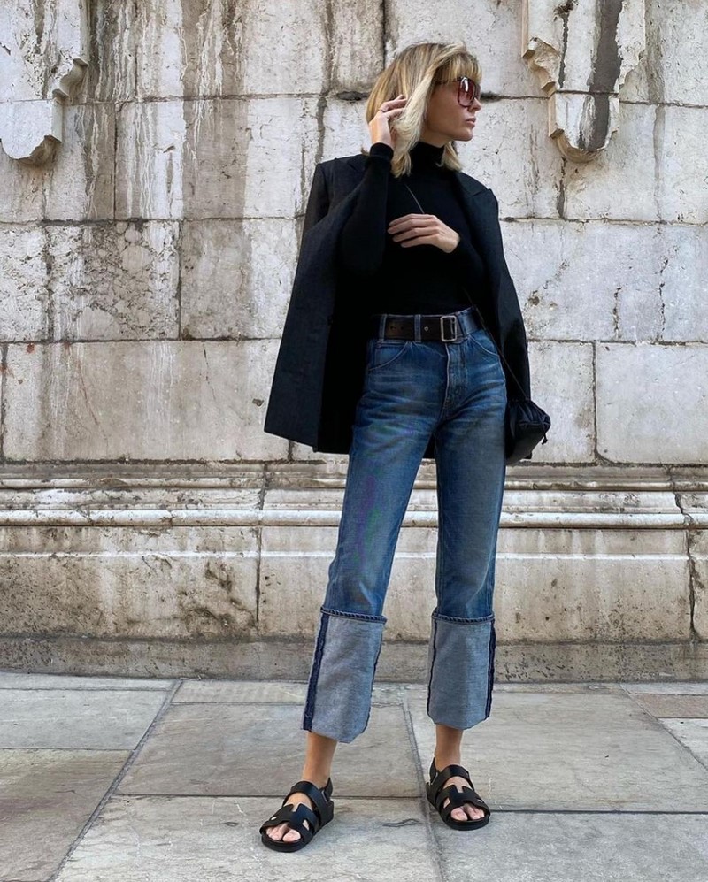 Стильные джинсы 2026 года: новинки, тренды, модные образы — фото