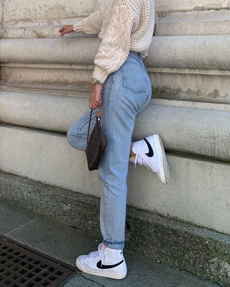 Стильные джинсы 2026 года: новинки, тренды, модные образы — фото