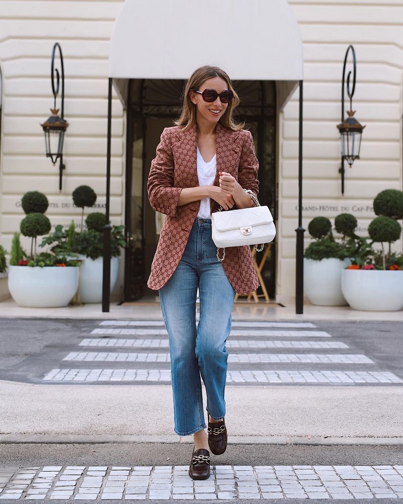 Стильные джинсы 2026 года: новинки, тренды, модные образы — фото