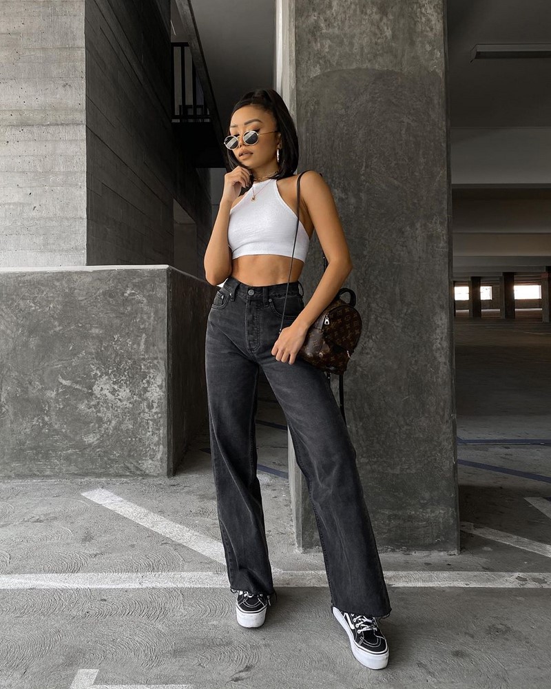 Стильные джинсы 2026 года: новинки, тренды, модные образы — фото