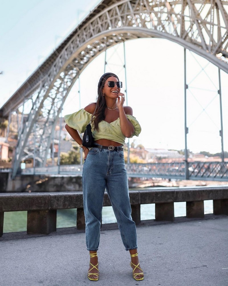 Стильные женские джинсы бойфренды 2026 года: модные образы, новинки, тренды — фото