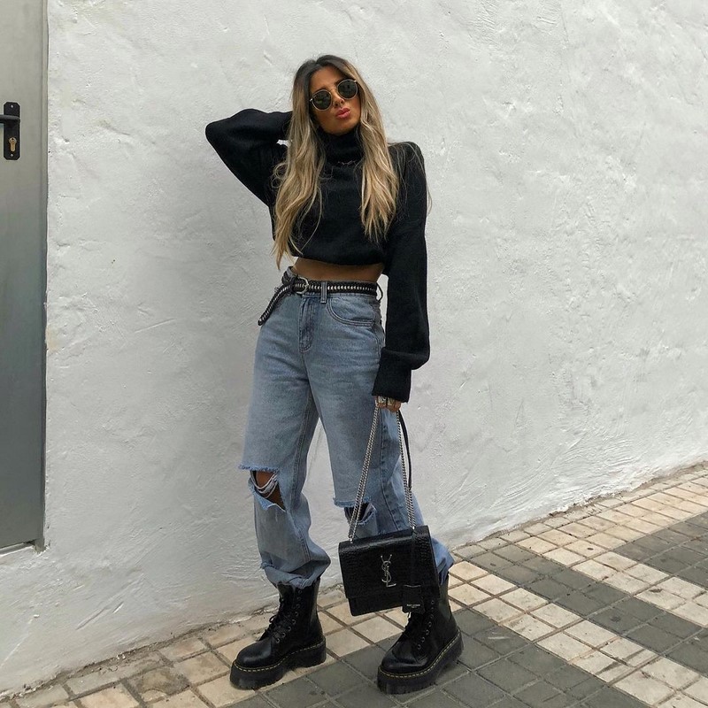 Стильные женские джинсы бойфренды 2026 года: модные образы, новинки, тренды — фото