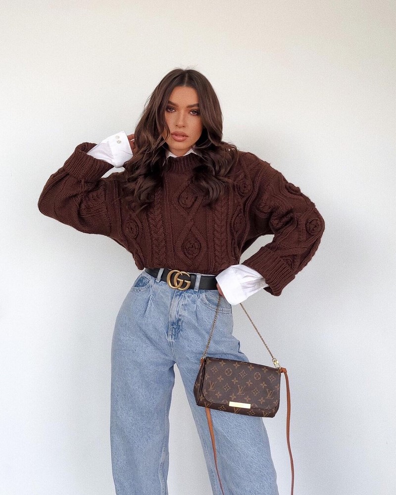 Стильные женские джинсы бойфренды 2026 года: модные образы, новинки, тренды — фото