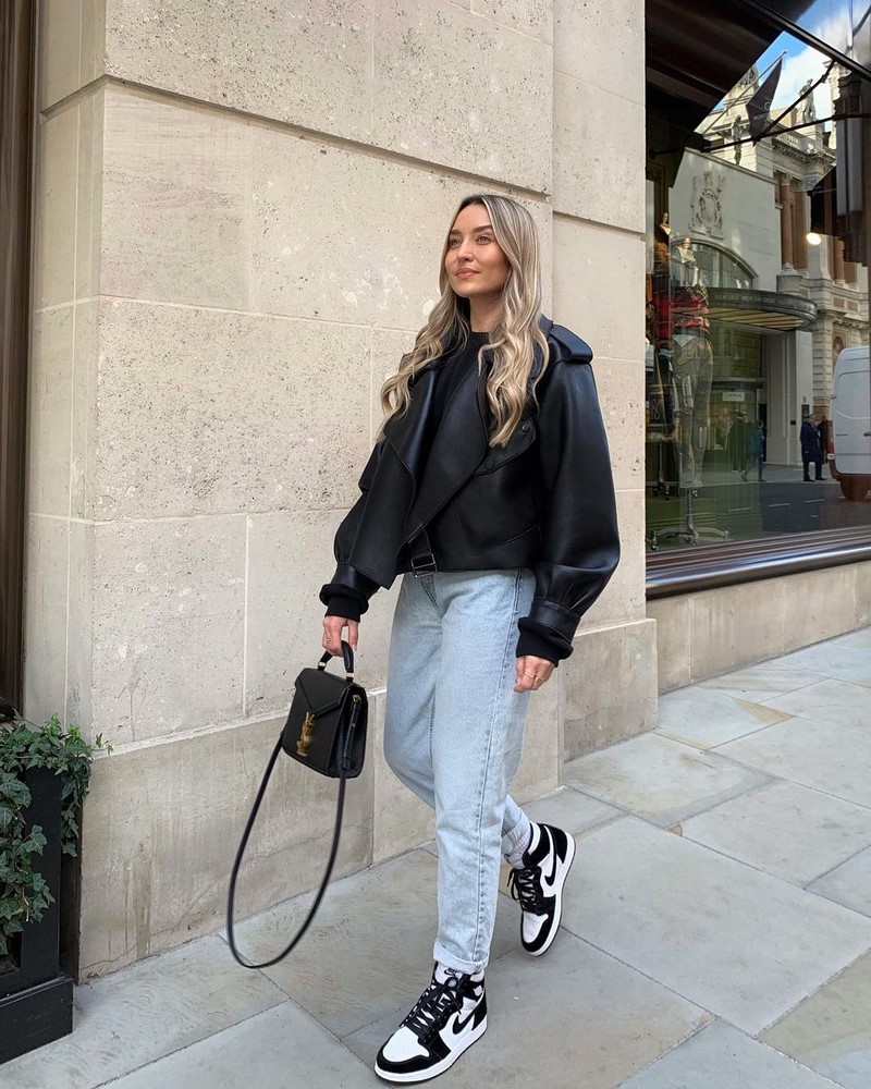 Стильные женские джинсы бойфренды 2026 года: модные образы, новинки, тренды — фото