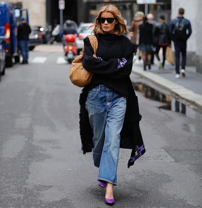 Стильные женские джинсы бойфренды 2026 года: модные образы, новинки, тренды — фото