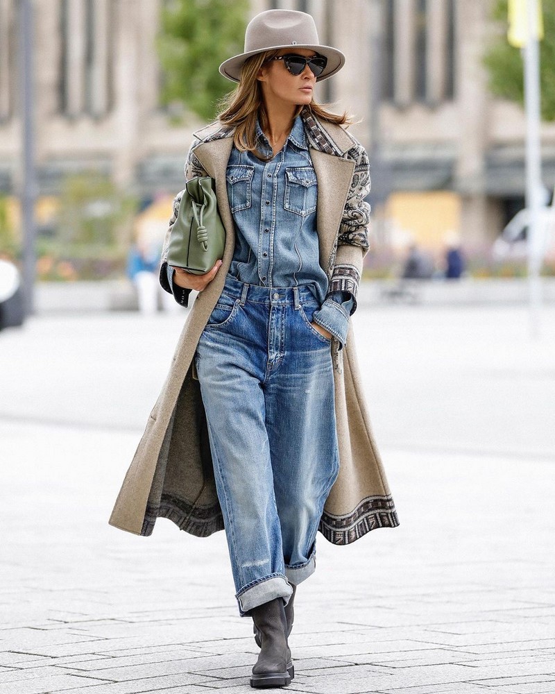 Стильные женские джинсы бойфренды 2026 года: модные образы, новинки, тренды — фото