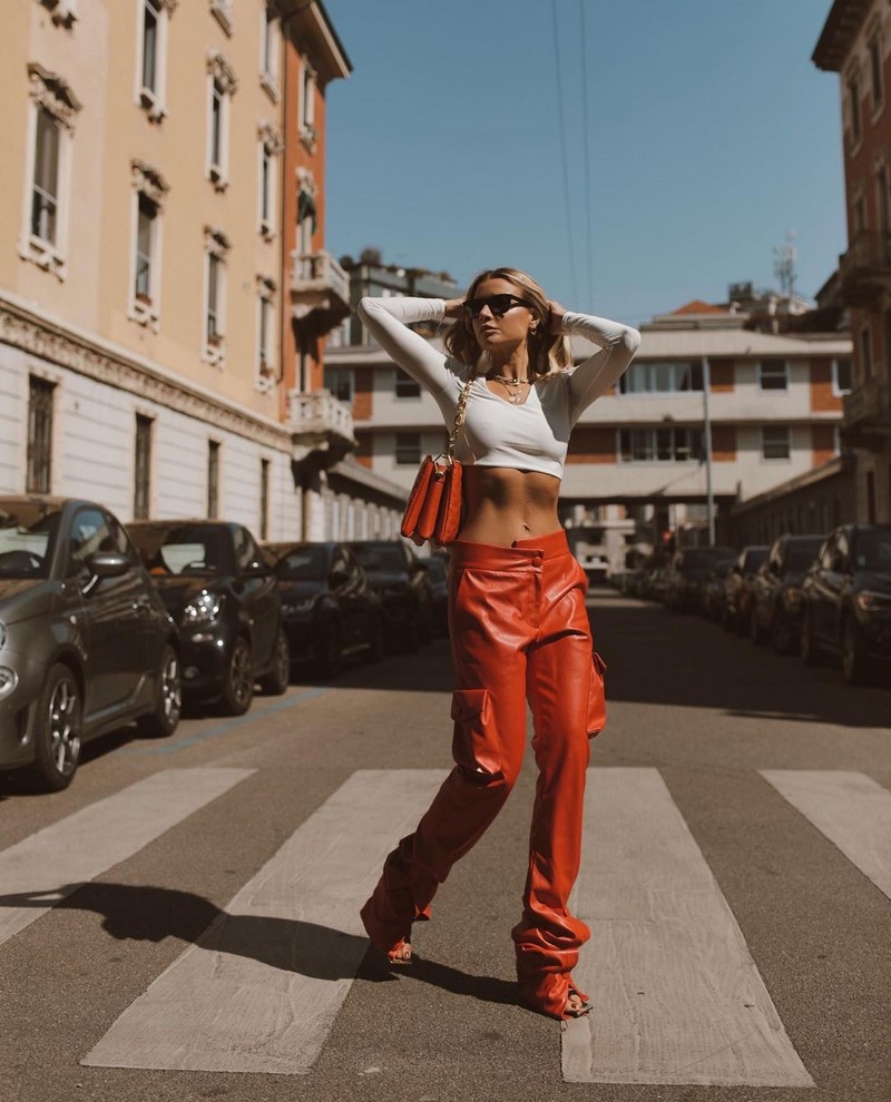 Мода на кожаные брюки 2026: актуальные фасоны в лучших сочетаниях