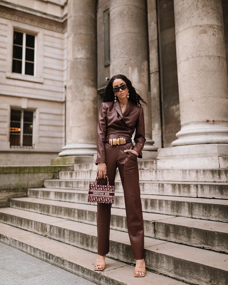 Мода на кожаные брюки 2026: актуальные фасоны в лучших сочетаниях