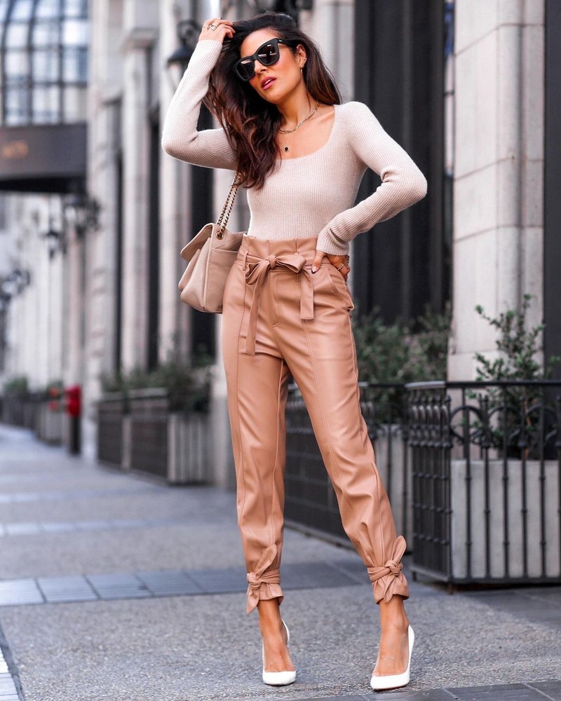 Мода на кожаные брюки 2026: актуальные фасоны в лучших сочетаниях