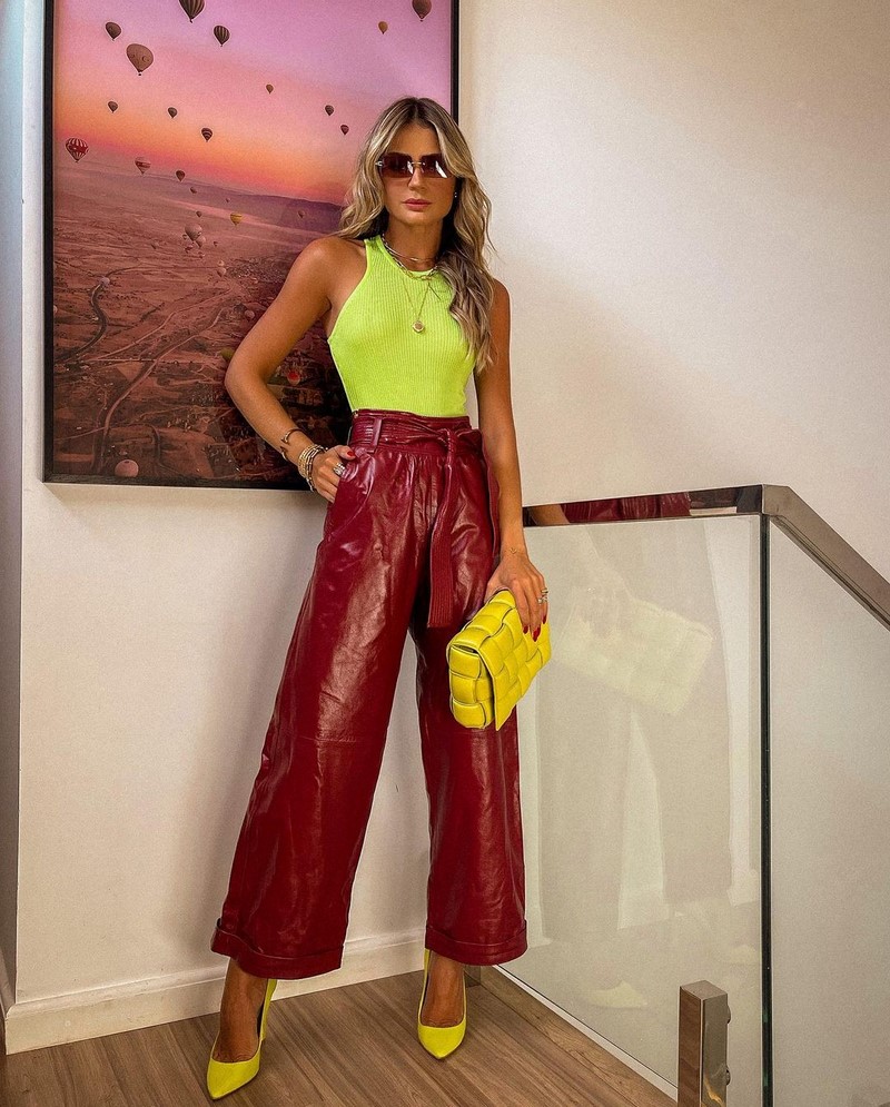 Мода на кожаные брюки 2026: актуальные фасоны в лучших сочетаниях