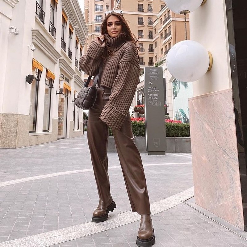 Мода на кожаные брюки 2026: актуальные фасоны в лучших сочетаниях