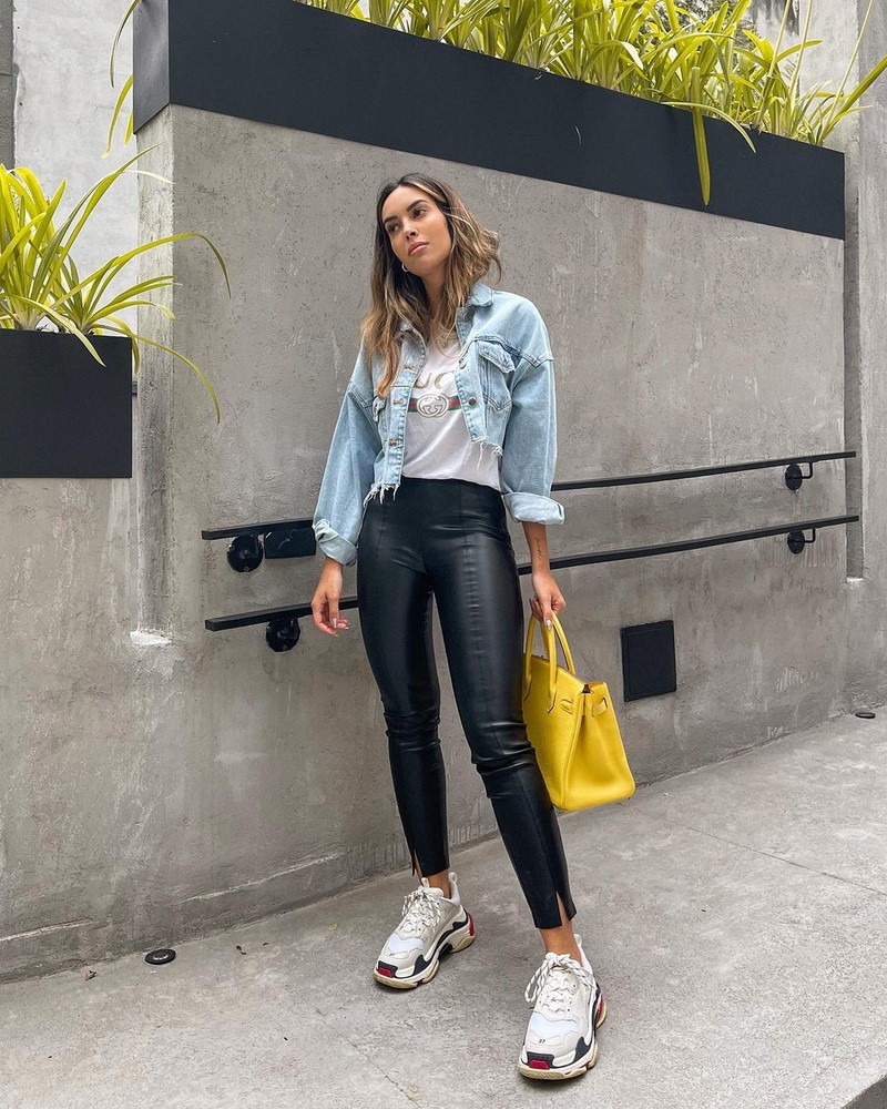 Мода на кожаные брюки 2026: актуальные фасоны в лучших сочетаниях