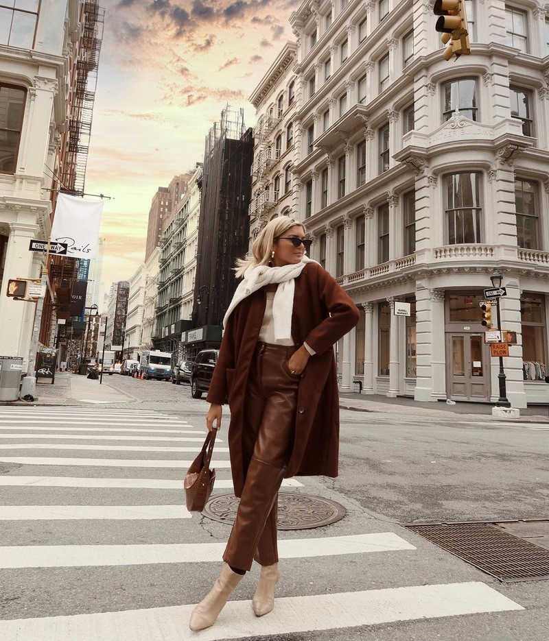 Мода на кожаные брюки 2026: актуальные фасоны в лучших сочетаниях