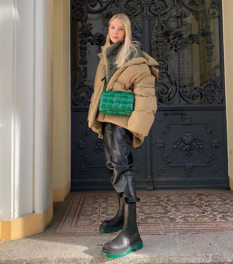 Мода на кожаные брюки 2026: актуальные фасоны в лучших сочетаниях