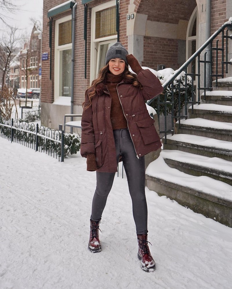 Мода на кожаные брюки 2026: актуальные фасоны в лучших сочетаниях