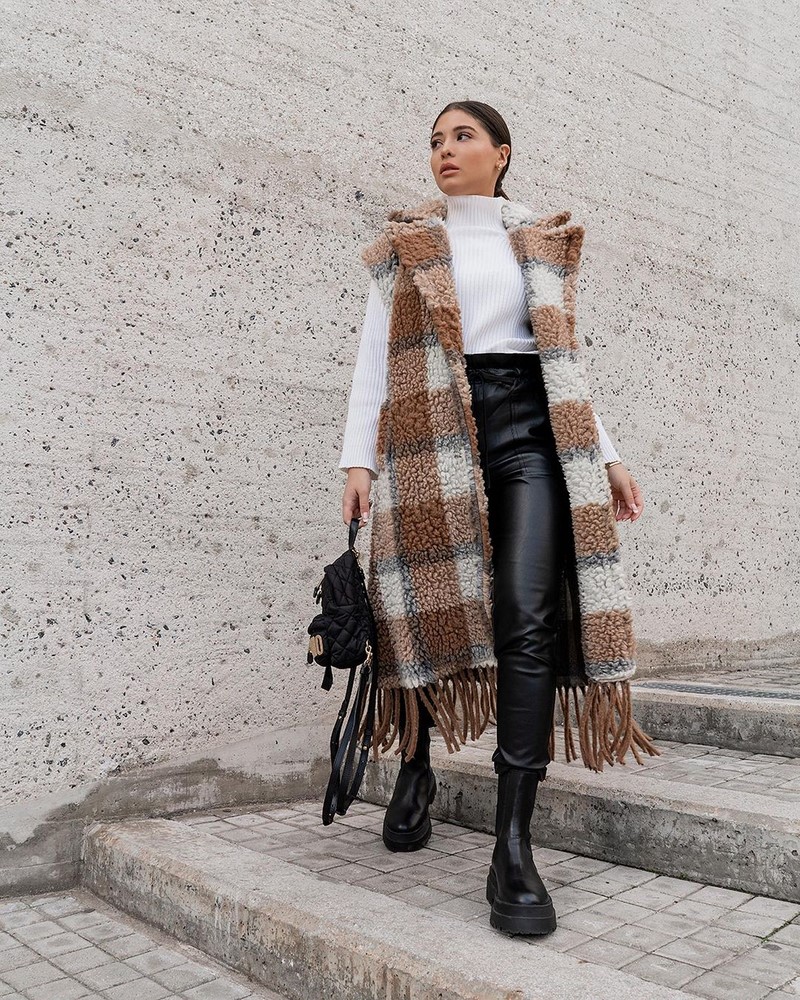 Мода на кожаные брюки 2026: актуальные фасоны в лучших сочетаниях