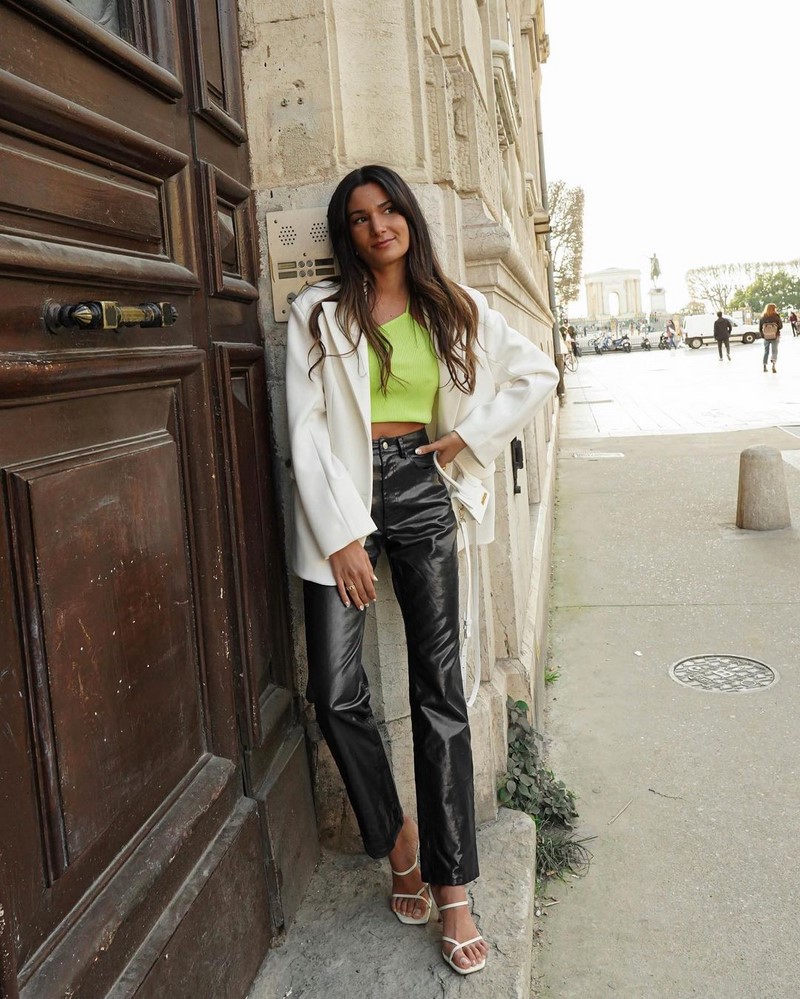 Мода на кожаные брюки 2026: актуальные фасоны в лучших сочетаниях