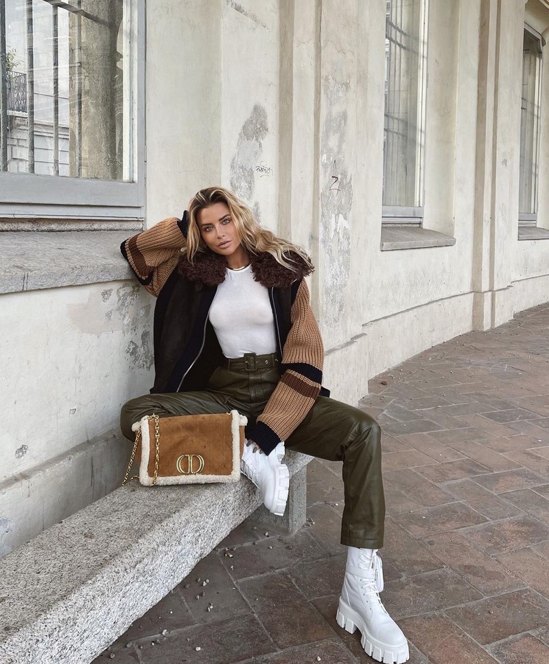 Мода на кожаные брюки 2026: актуальные фасоны в лучших сочетаниях