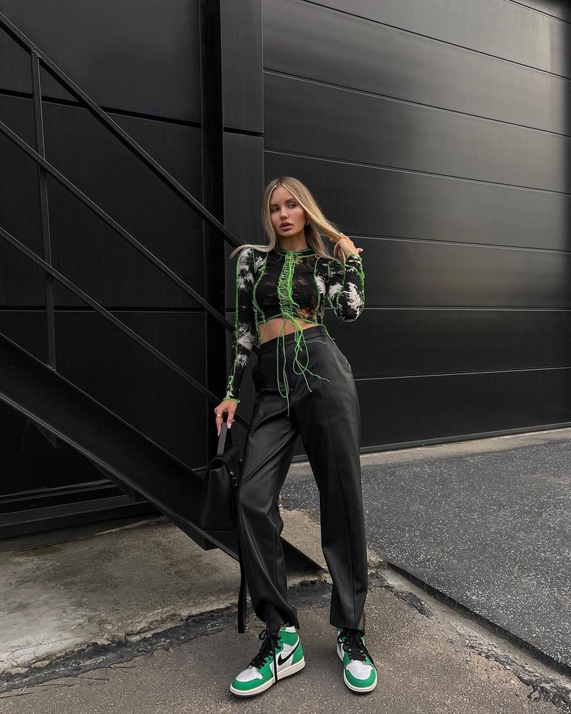 Мода на кожаные брюки 2026: актуальные фасоны в лучших сочетаниях