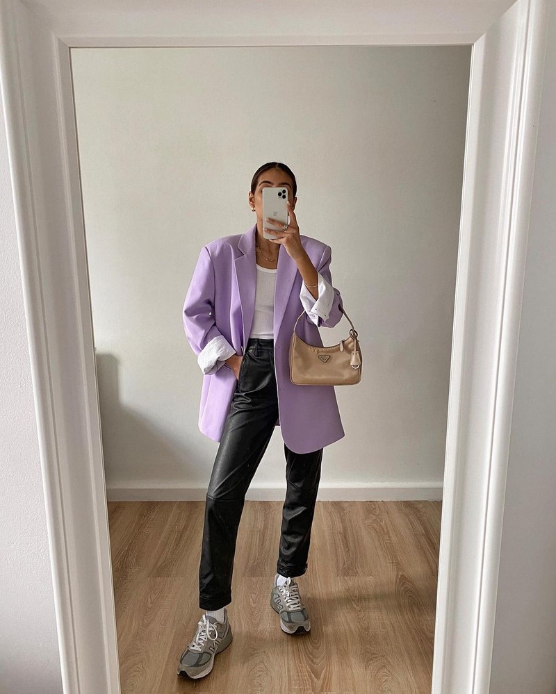 Мода на кожаные брюки 2026: актуальные фасоны в лучших сочетаниях