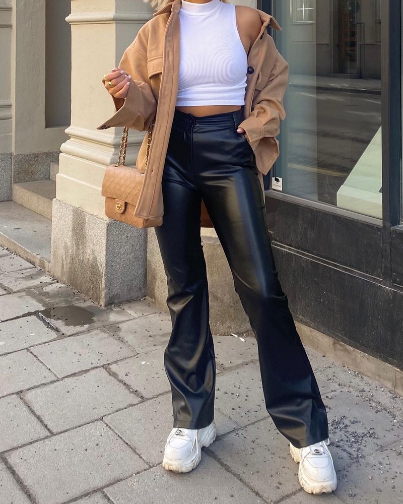 Мода на кожаные брюки 2026: актуальные фасоны в лучших сочетаниях