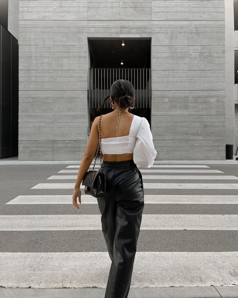 Мода на кожаные брюки 2026: актуальные фасоны в лучших сочетаниях