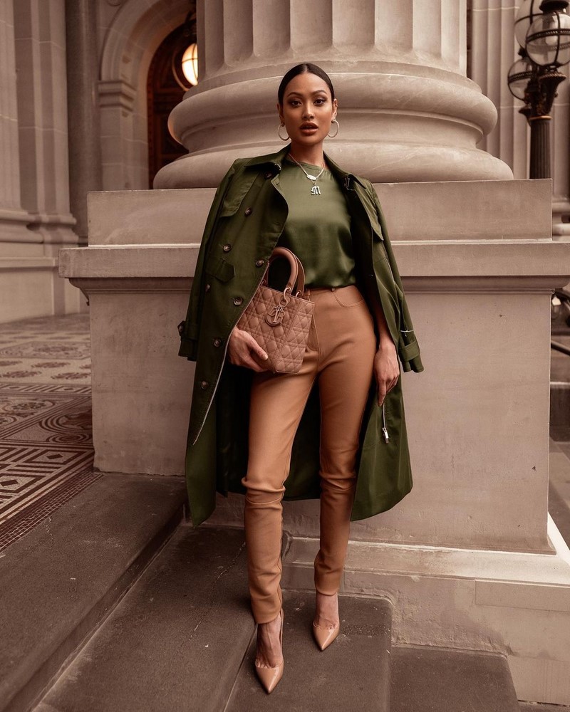 Мода на кожаные брюки 2026: актуальные фасоны в лучших сочетаниях