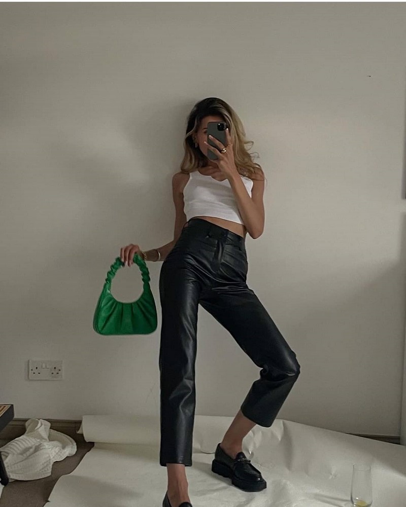 Мода на кожаные брюки 2026: актуальные фасоны в лучших сочетаниях