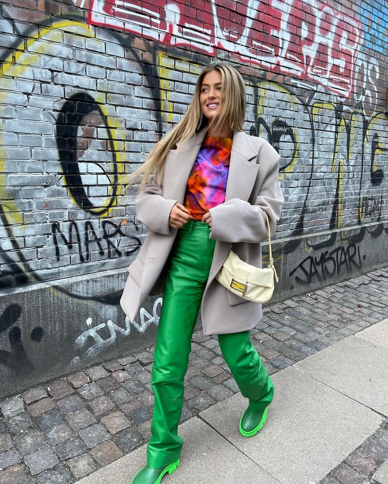 Мода на кожаные брюки 2026: актуальные фасоны в лучших сочетаниях