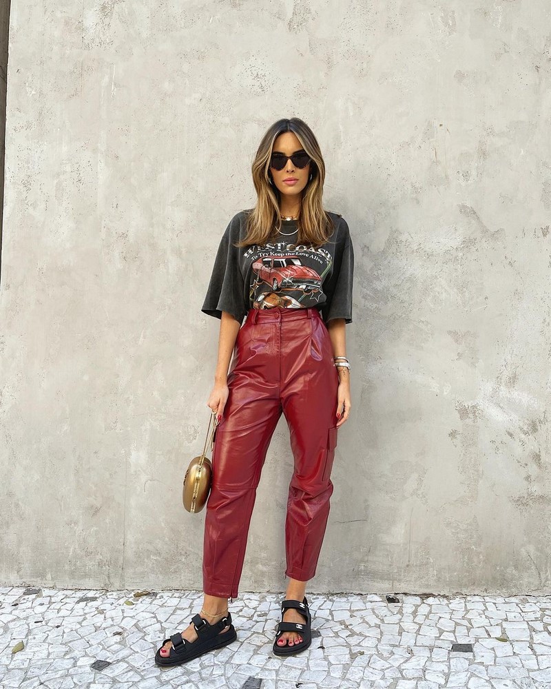 Мода на кожаные брюки 2026: актуальные фасоны в лучших сочетаниях