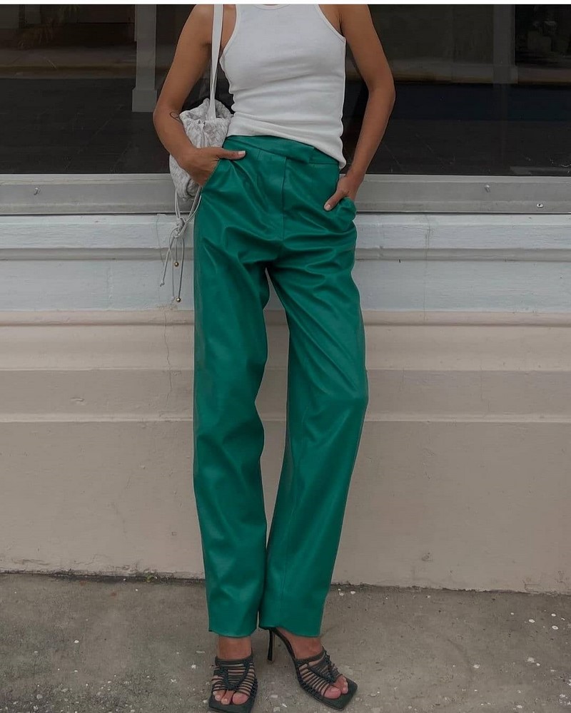 Мода на кожаные брюки 2026: актуальные фасоны в лучших сочетаниях