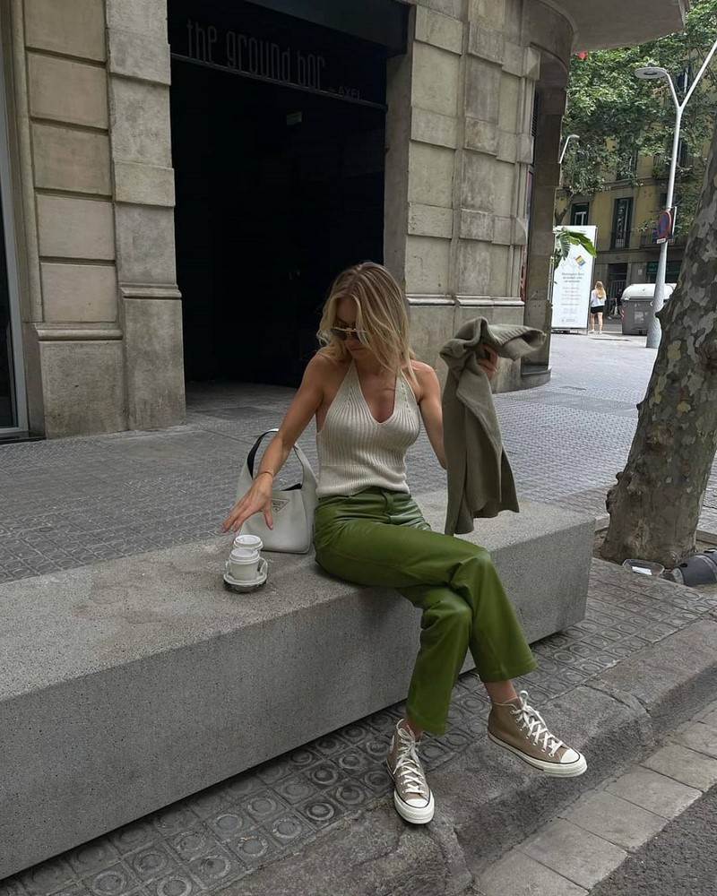 Мода на кожаные брюки 2026: актуальные фасоны в лучших сочетаниях