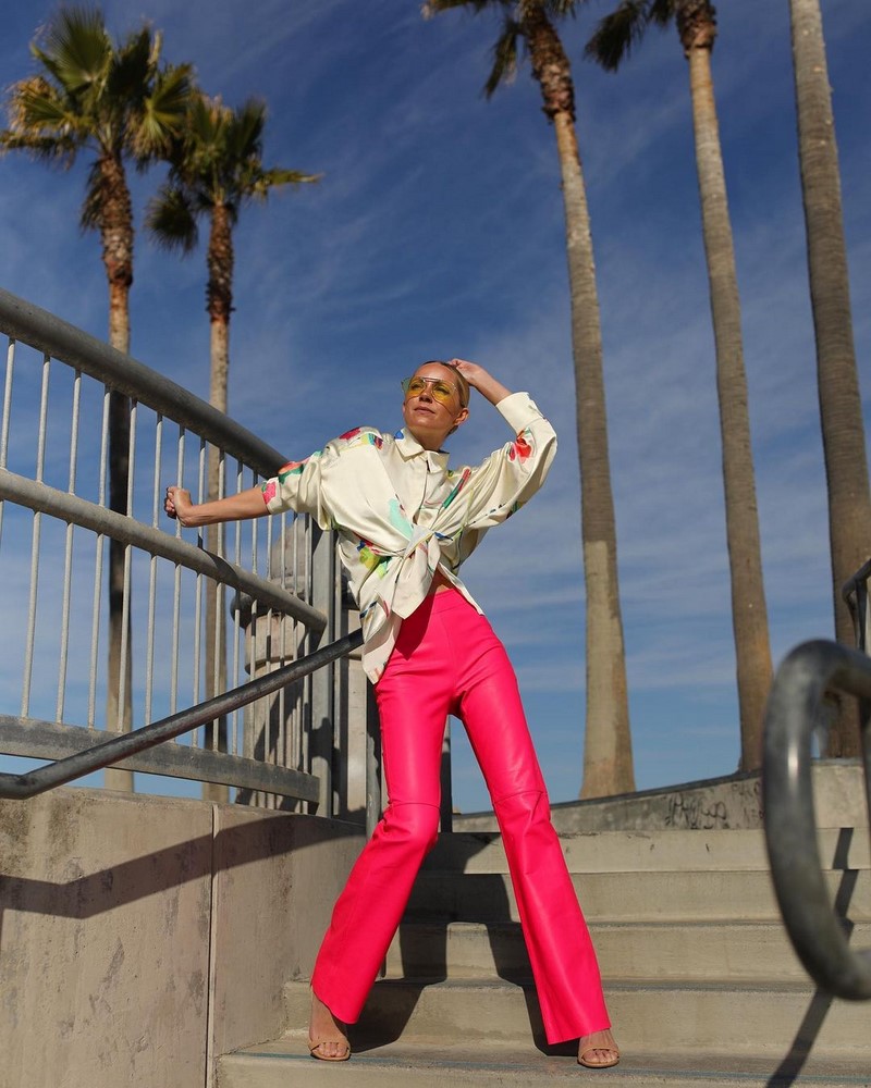 Мода на кожаные брюки 2026: актуальные фасоны в лучших сочетаниях