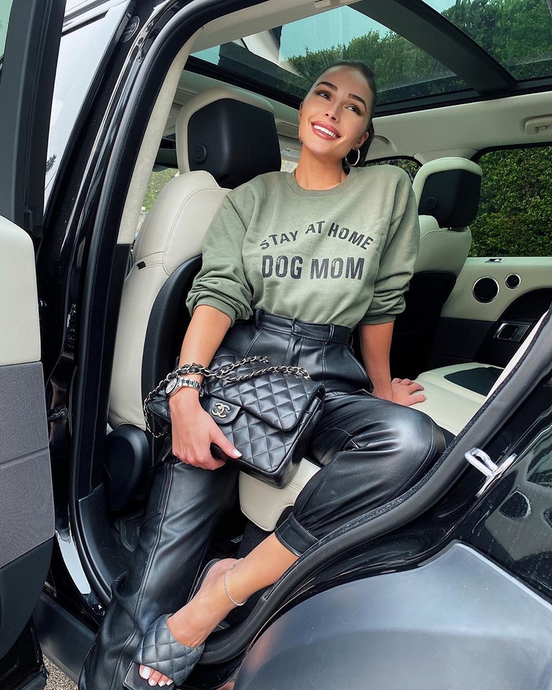 Мода на кожаные брюки 2026: актуальные фасоны в лучших сочетаниях