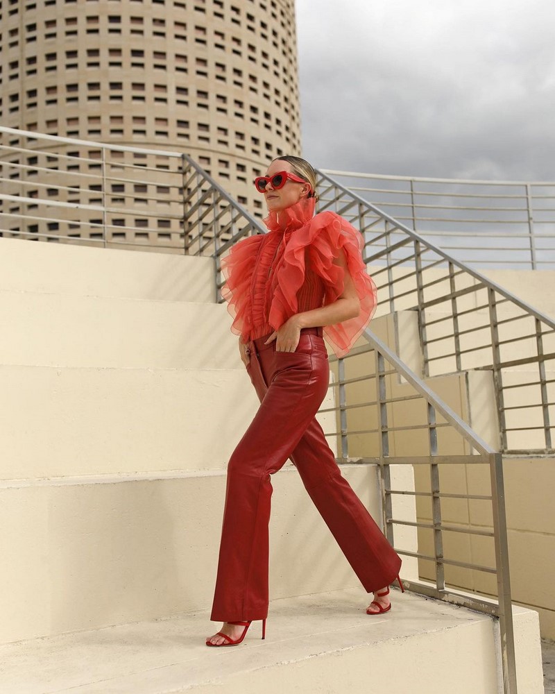 Мода на кожаные брюки 2026: актуальные фасоны в лучших сочетаниях