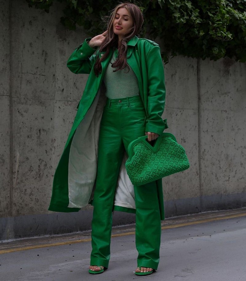 Мода на кожаные брюки 2026: актуальные фасоны в лучших сочетаниях